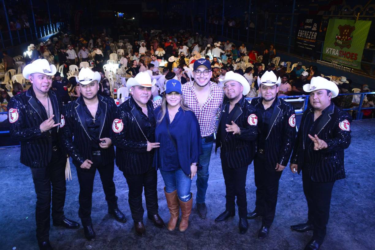 Giselle Caballero y Mario Velásquez también posaron junto a los talentosos músicos mexicanos. 