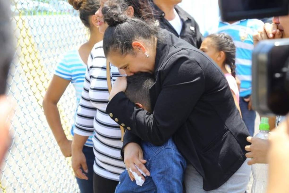 Entre llanto y dolor fue recibido el héroe hondureño de 31 años.