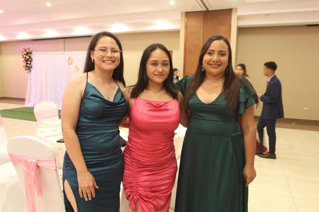 Claudia Valle, Cynthia Cardenas y Lavinia Vallecillo