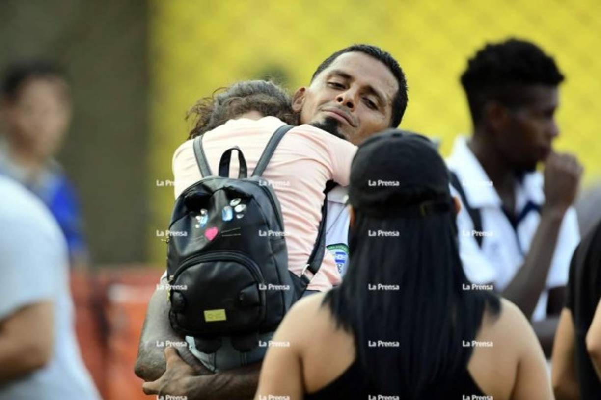 Wilfredo Barahona terminó consolando a su hija.