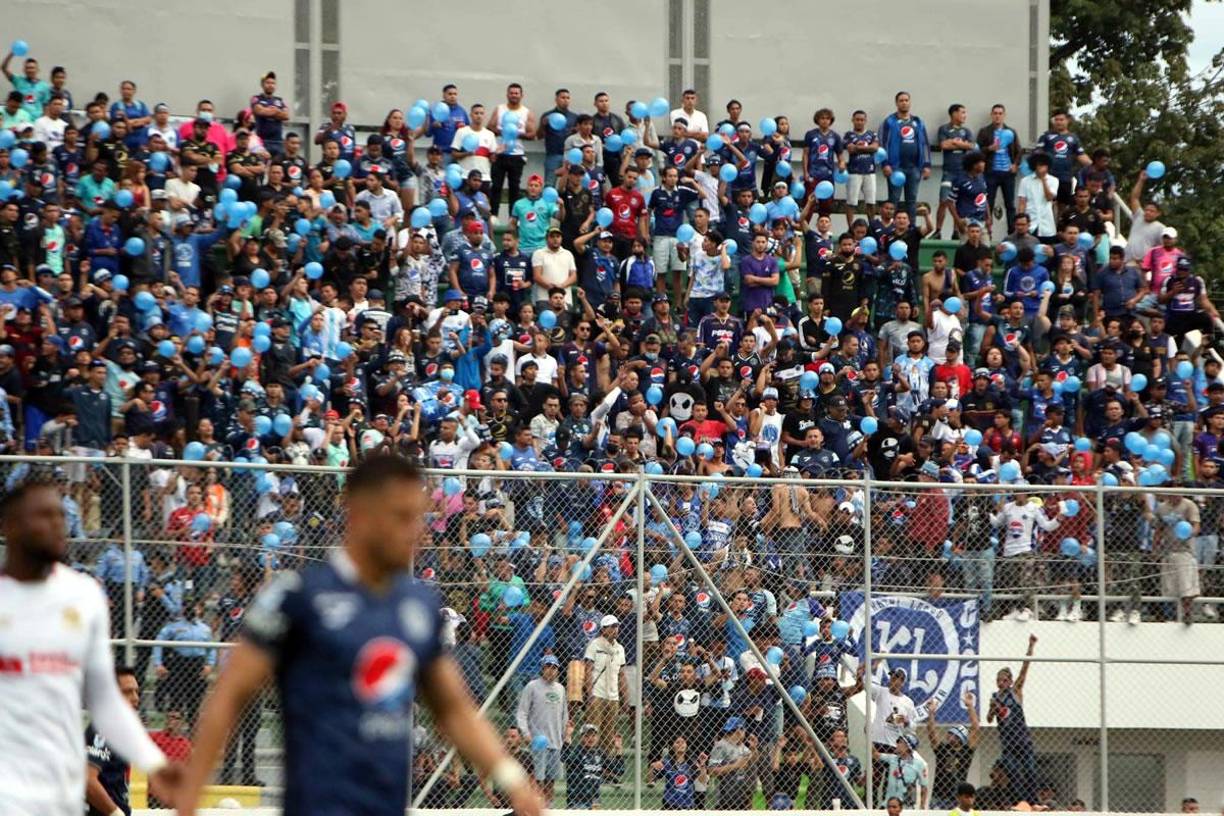 Un buen número de aficionados del Motagua asistió al estadio Carlos Miranda.