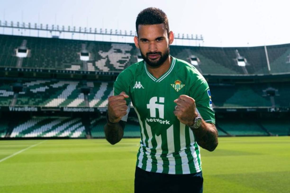 Ya es oficial, William José es nuevo jugador del Betis. El delantero brasileño llega cedido por la Real Sociedad con una opción de compra de algo más de 8 millones de euros por una serie de condiciones de fácil cumplimiento relacionadas con su rendimiento. Se espera que tras esta temporada pueda firmar un contrato de larga duración con la entidad verdiblanca.