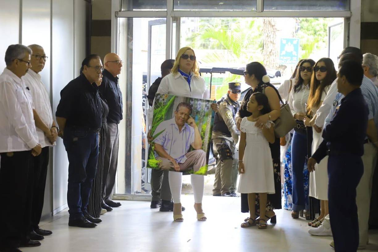 Jamima de Canelas y otros familiares están presentes en Expocentro para ser parte del homenaje artístico que le realizarán a su amado esposo. 
