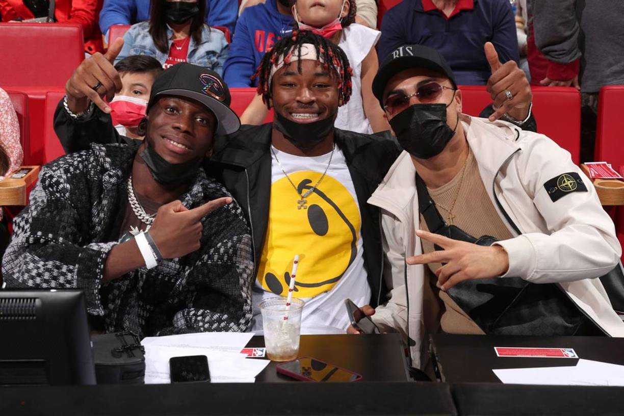 Otro que ha estado en un juego de la NBA fue Sergiño Dest, que se reencontró con su excompañero en el Barcelona, Ilaix Moriba, ahora en el RB Leipzig.