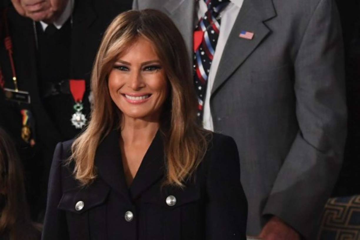 A su llegada al Capitolio, la primera dama fue aplaudida de pie, sin embargo, la mayoría de las mujeres demócratas se mostraron indiferentes a su presencia.