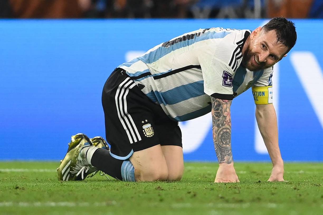 Messi sonríe tras el pitazo final del partido contra Australia.