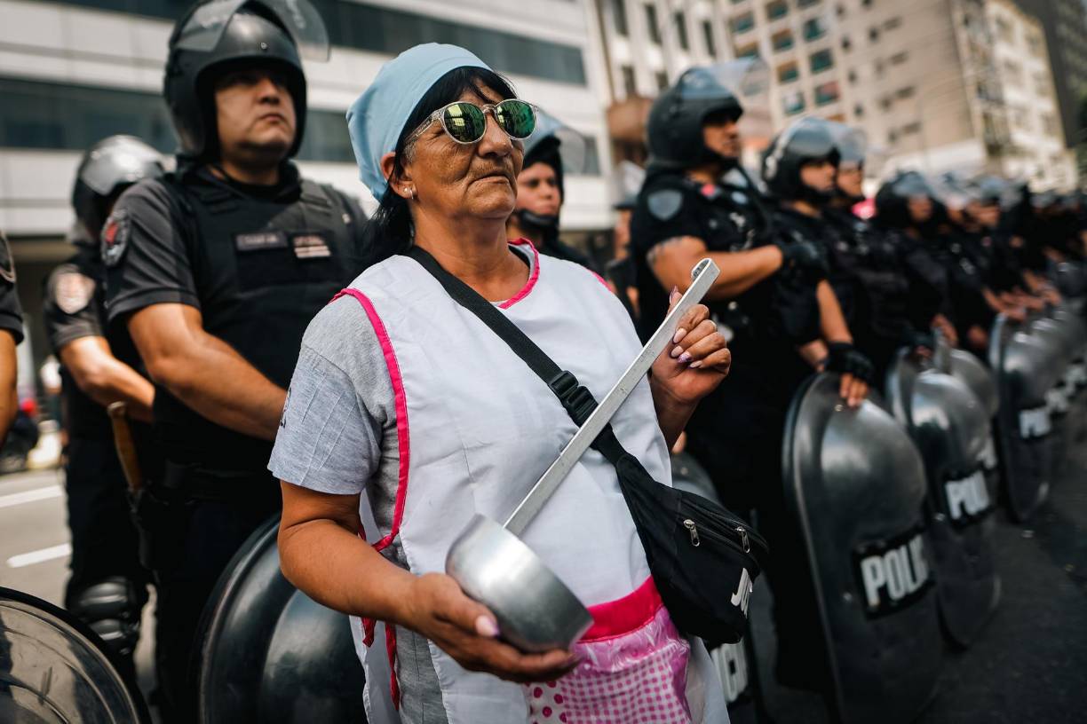 “El presidente debería reemplazar este inválido DNU por una ‘ley espejo’ que se pueda votar por capítulos, y convocar a (sesiones) extraordinarias para darle tratamiento urgente. Así las reformas positivas, que tendrán consenso, podrán sancionarse y las que no lo sean, evitarse”, propuso el senador Martin Lousteau. 