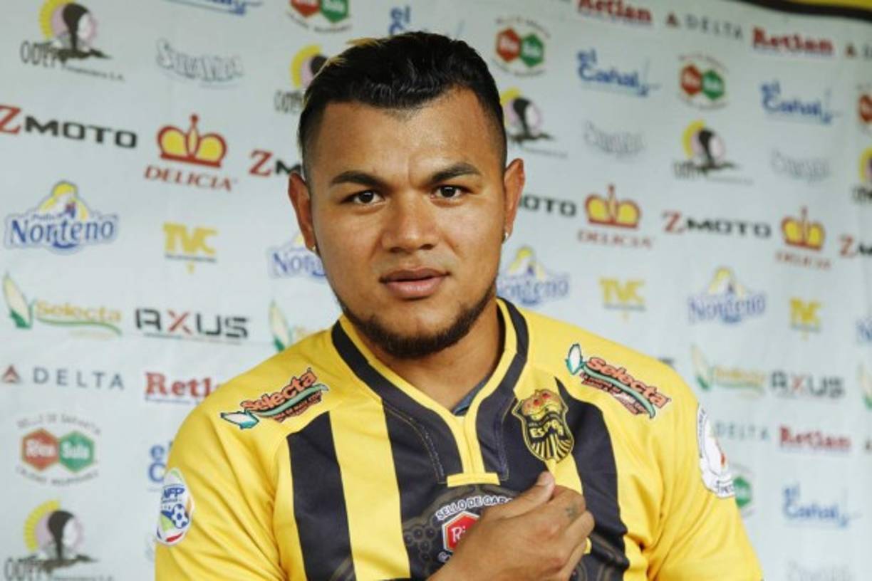 Mario Martínez: Ramón Maradiaga ha señalado que el jugadono podrá estar en el inicio del torneo debido a que debe de cumplir un castigo. 'No jugaría tres partidos, porque en el último que estuvo le cayó una sanción de tres juegos y tendrá que hacer una preparación', indicó.