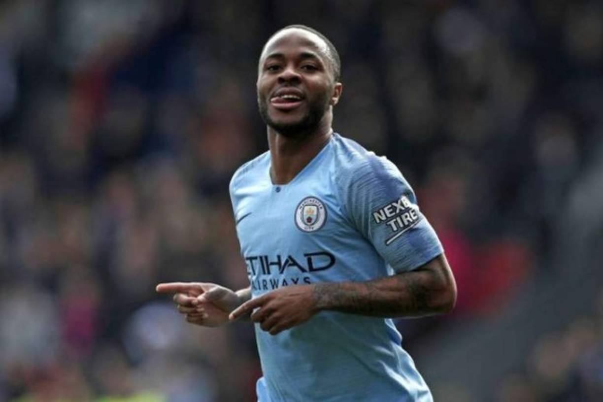 Raheem Sterling: El delantero inglés de 25 años de edad cuenta con varias ofertas para salir del Manchester City. Se menciona que Real Madrid está interesado en ficharle.