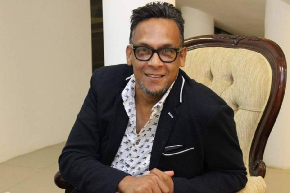 El cantante boricua es el octavo hijo de once hermanos. Durante su infancia tuvo varios problemas de salud, sin embargo, eso no le impidió que desarrollara su talento musical.