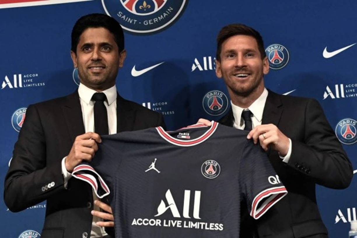 Nasser Al-Khelaifi, presidente del PSG, se encargó de presentar a Leo Messi.