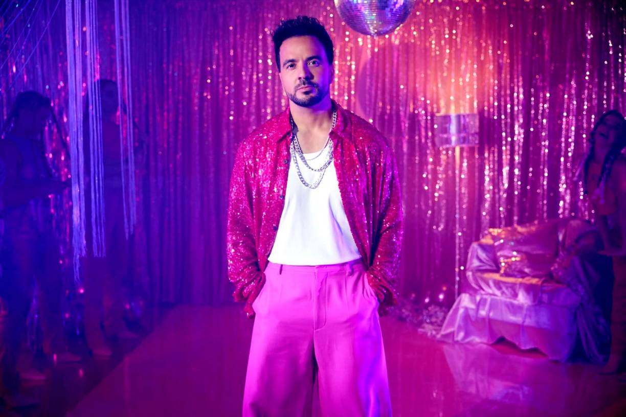 “Esas son tradiciones en mi casa. Primero como niño y ahora como padre, que Santa Claus llega el 25 (de diciembre) y que para los Reyes Magos (6 de enero) hay que sacar la cajita de zapatos, ponerle un poco de grama y agua para los camellos”, indica. Y bromea con que a sus hijos Mikaela, de 12, y Rocco, de 7, les hace ilusión, pero “al padre más que a ellos”.