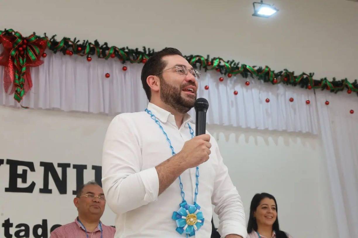 Y es que tras el anuncio de la presidenta Xiomara Castro esta semana que ordenó denunciar el Tratado de Extradición con Estados Unidos, que data de 1912, Jorge Cálix calificó la acción de Castro que “está defendiendo a los narcos”.