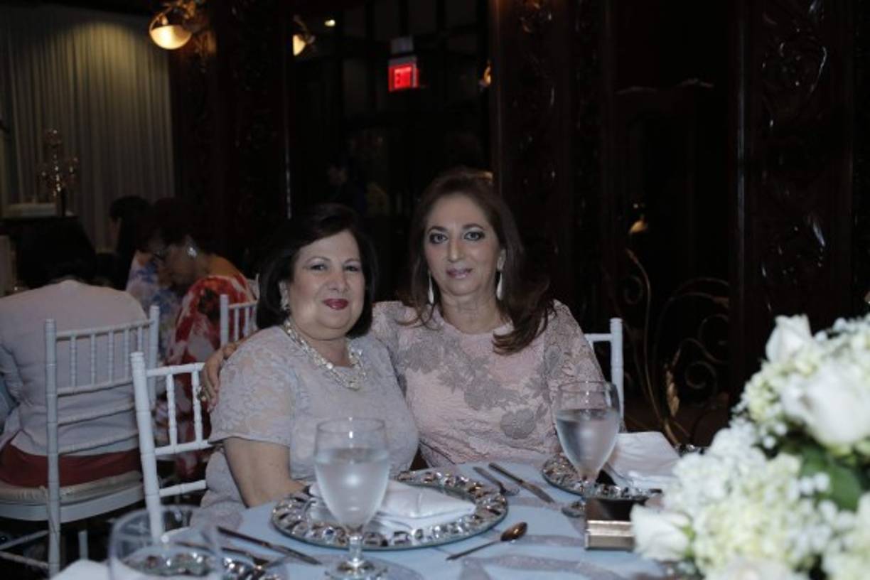 Ivonne Kafie y Yolanda Ganineh.