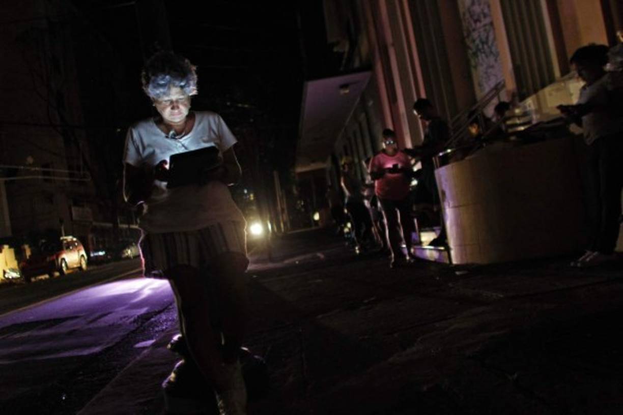 Y es que gran parte de los 3,4 millones de habitantes se quedaron sin agua corriente, electricidad y comunicaciones tras la devastación causada por el huracán María en la Isla.