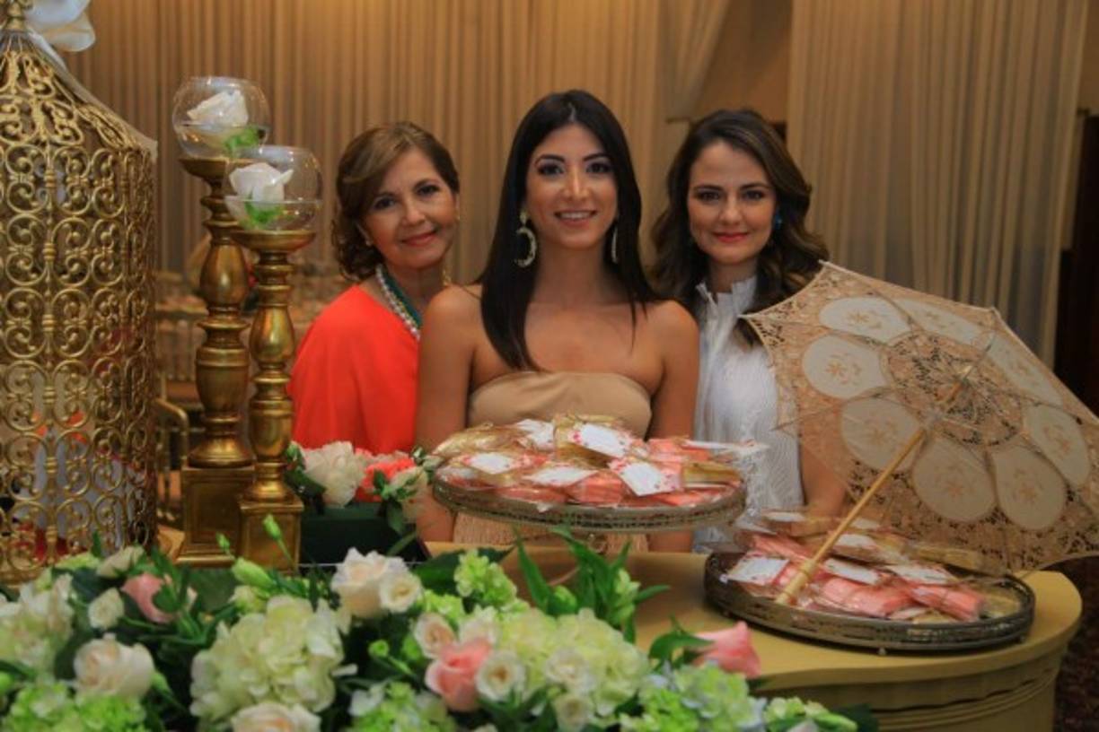 Connie Yuja, Daniela Kattán y Jessica Ronem lucieron así de bellas.