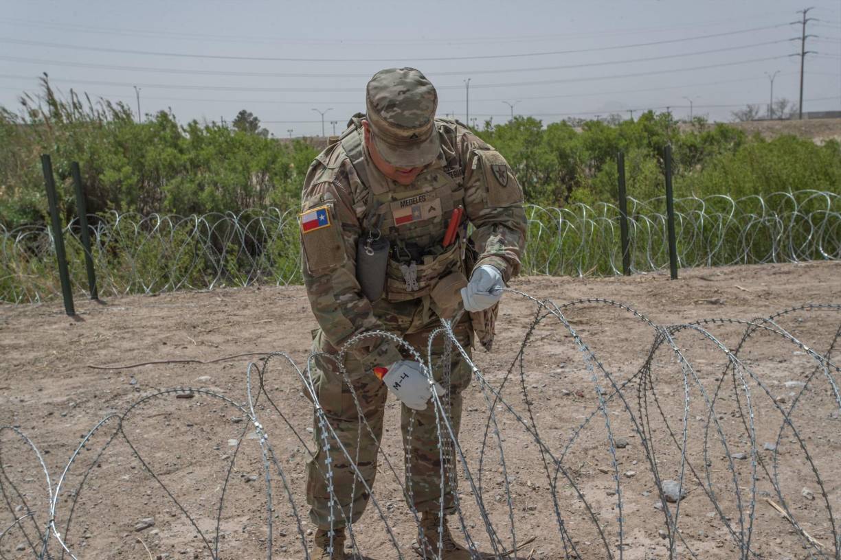 En otro comunicado, el DHS afirma haber pedido ayuda “debido a un aumento anticipado en la migración”.