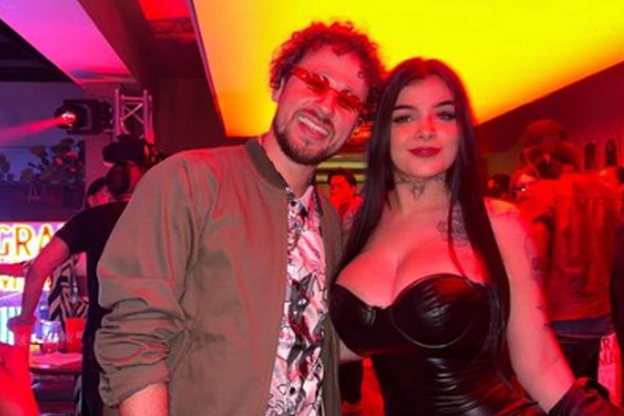 Karely Ruiz junto a Luisito Comunica, in influencer mexicano que viaja por el mundo.