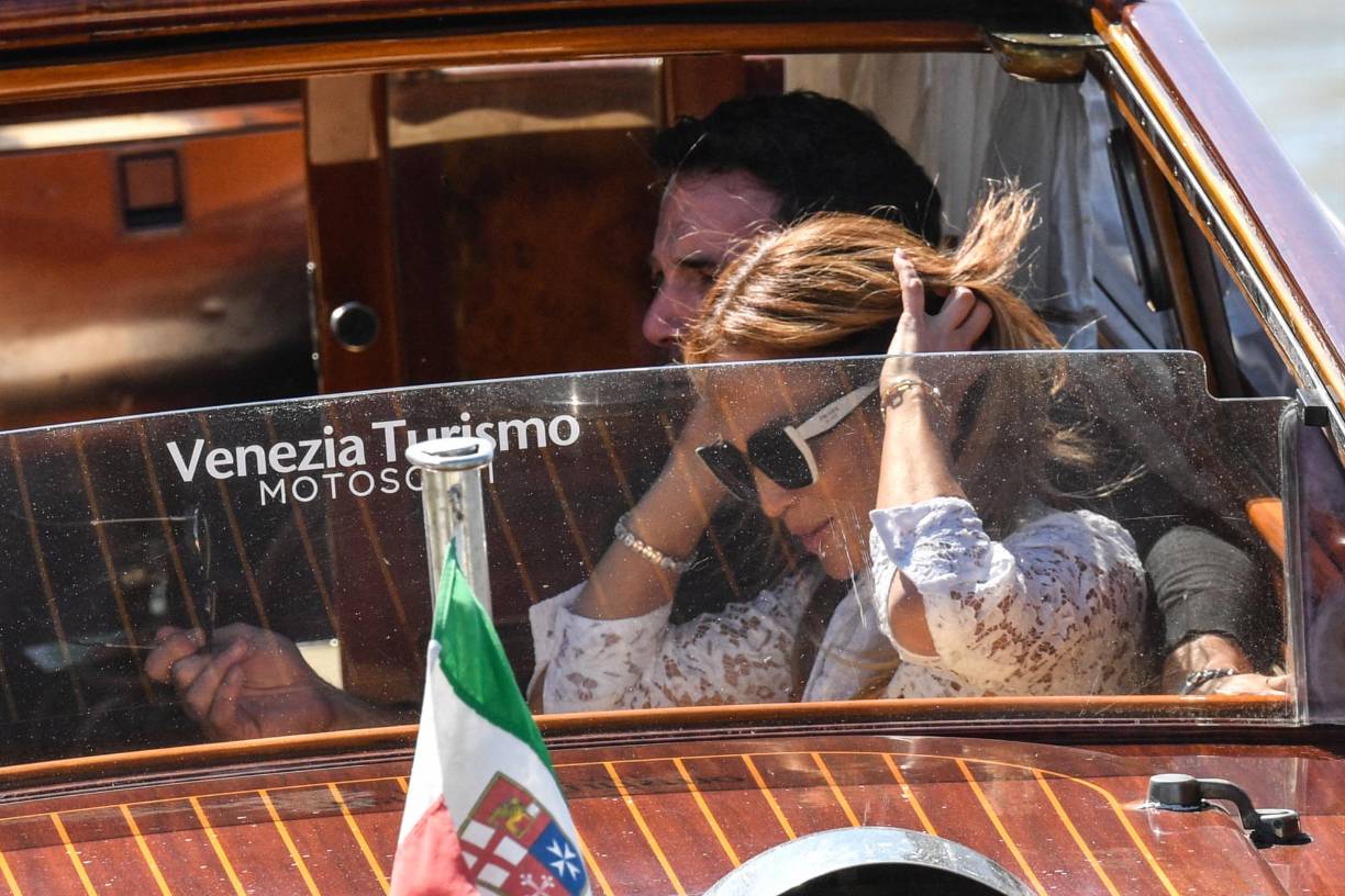 Affleck está en Venecia para el estreno en el festival de la película de Ridley Scott “The Last Duel”, que también está protagonizada por su amigo Matt Damon.