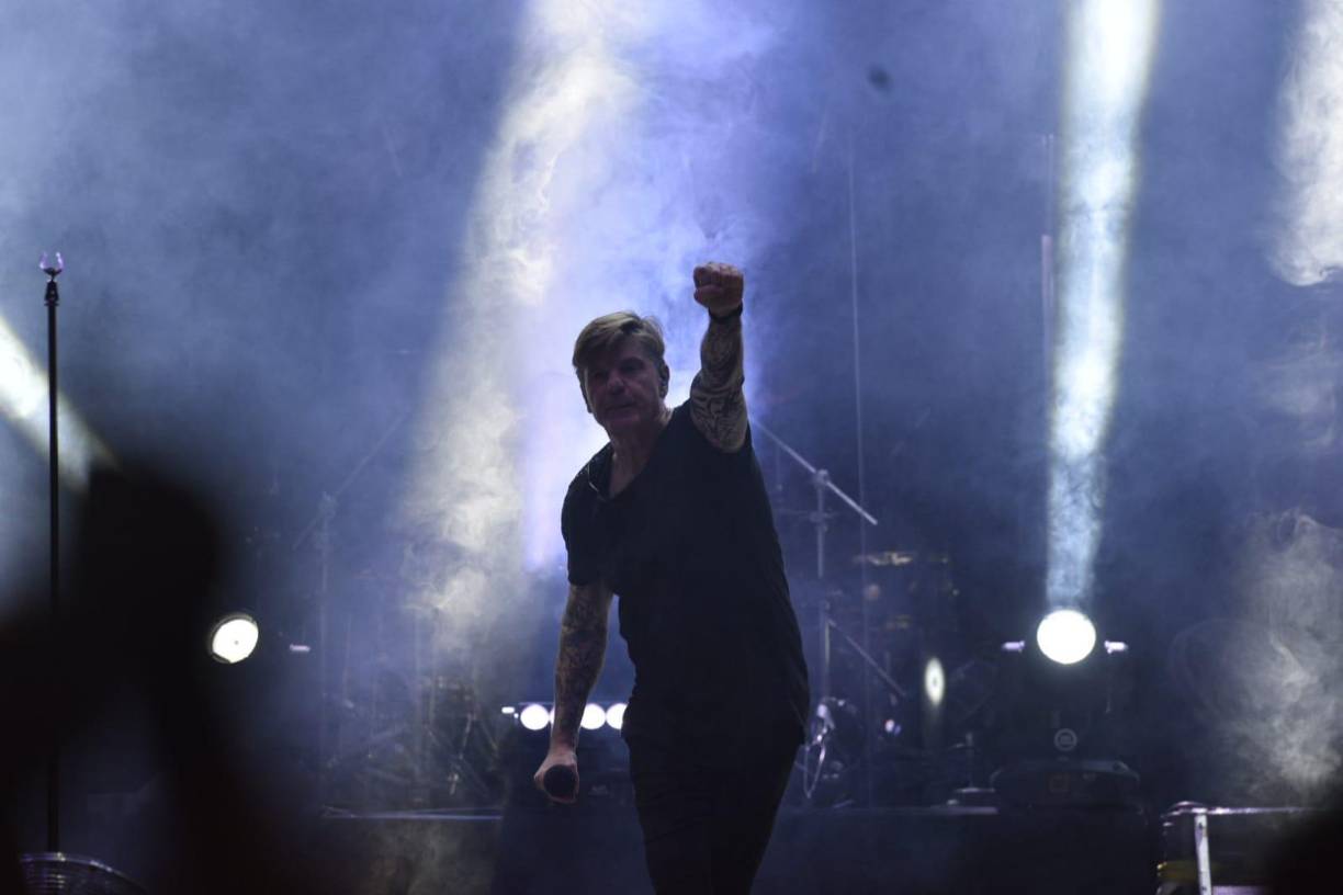 Y ya después de la medianoche, Mario “Pájaro” Gómez se despidió del público, no sin antes volver a interpretar algunos de los temas que la audiencia le pidió de nuevo.