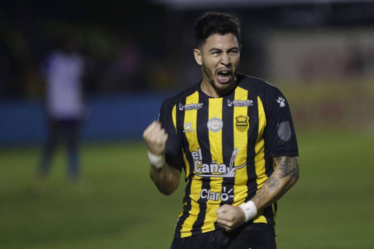 Pedro Báez: El atacante paraguayo estaría saliendo del Real España de cara a la próxima campaña. Finalizó su contrato con la máquina y no se le renovará. 