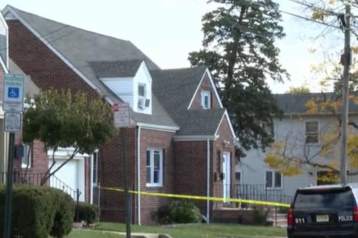 La joven hondureña de 20 años fue apuñalado hasta la muerte dentro de la casa donde vivía junto a su padrastro Teodulo Habana (64), quien luego intentó quitarse la vida.