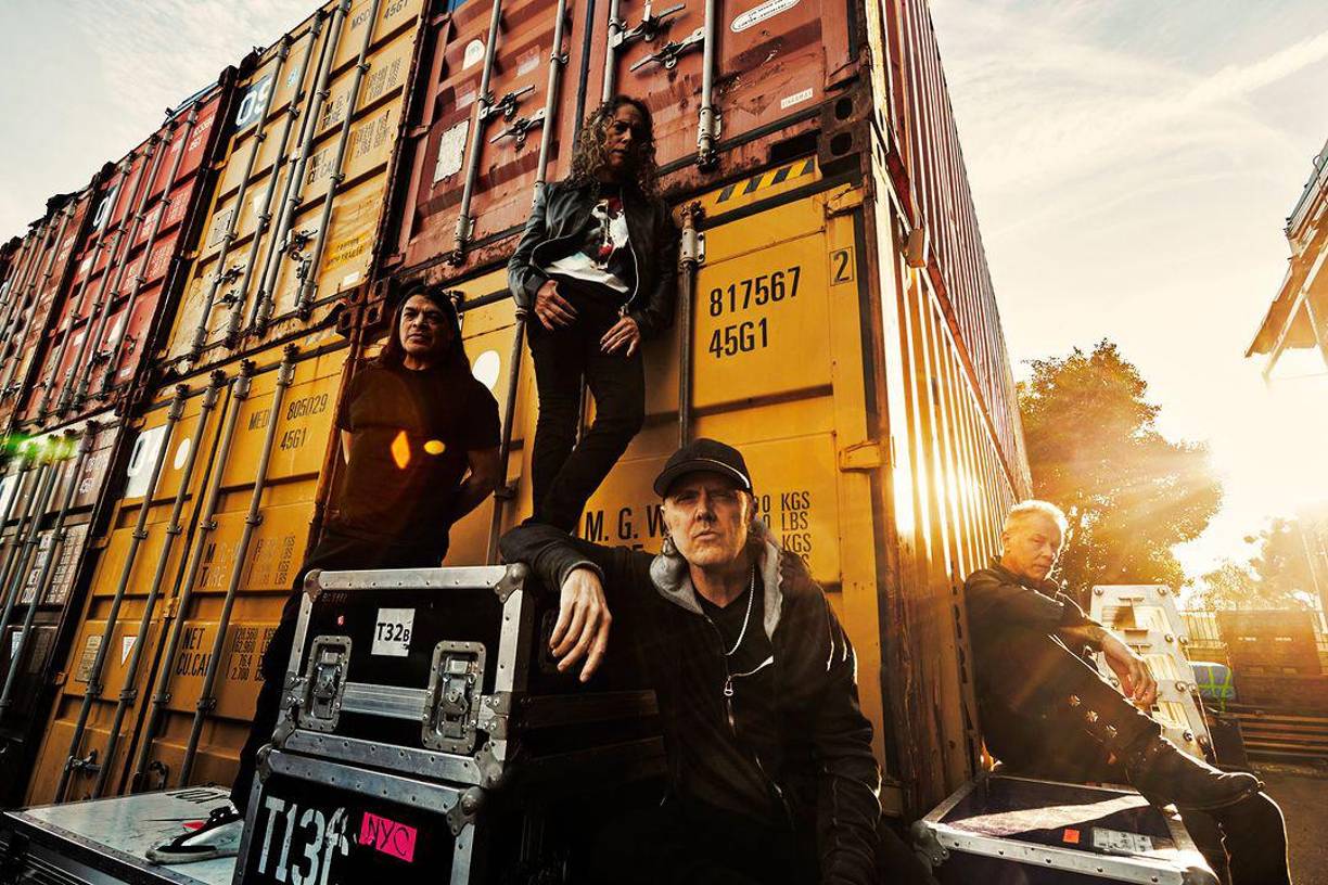 Entre los 12 títulos, algunos se anuncian futuros “hits” de estadio, como “You must burn !”. 