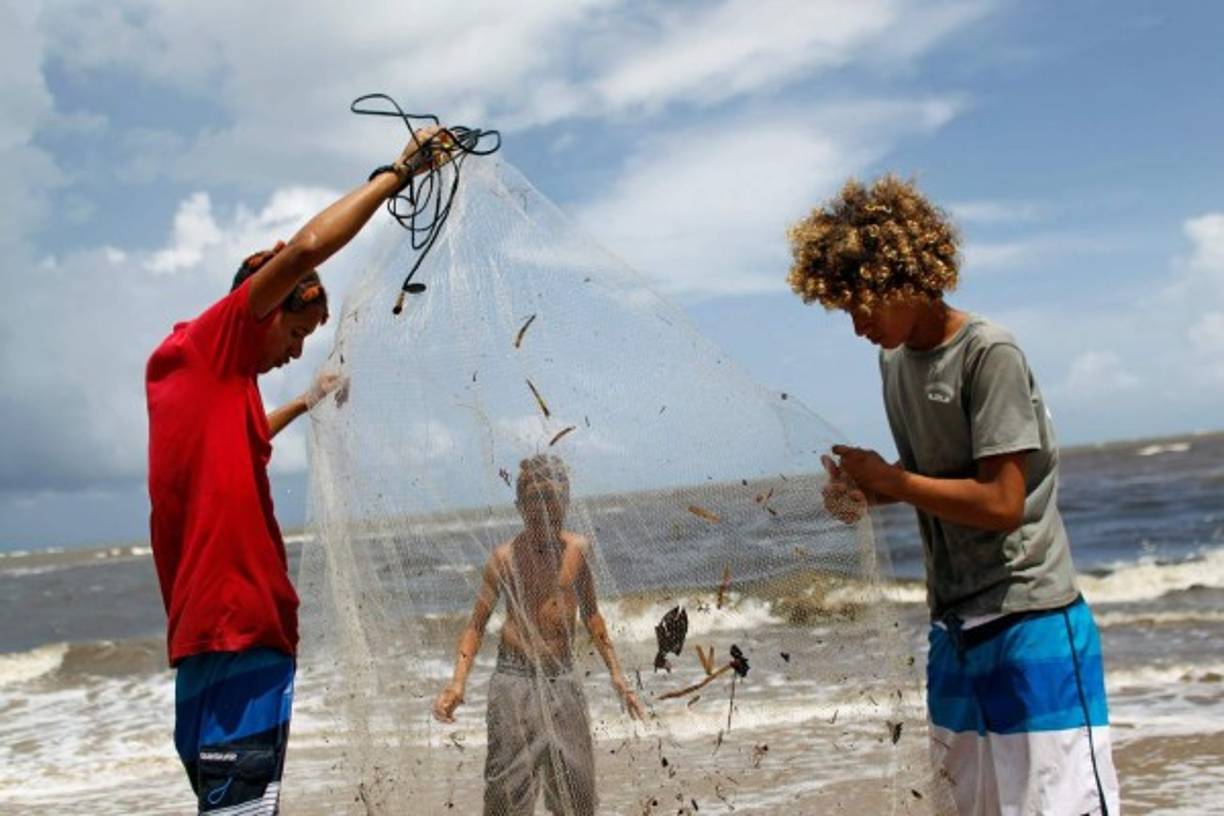 Anthony Cirino y Adrian Ortiz regresaron al mar para intentar retomar sus ocupaciones como pescadores.