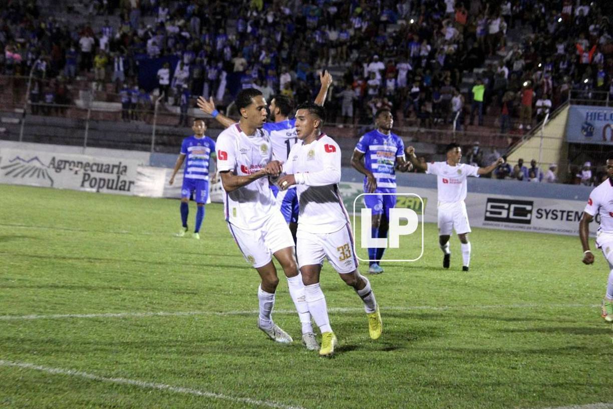 Pero Michaell Chirinos amargó la noche a la Jaiba Brava del Victoria con su doblete para el triunfo del Olimpia.