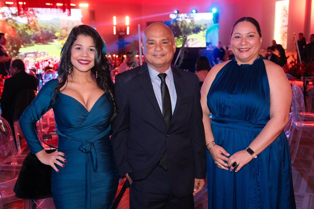 Eliana Perentena, Mario Pérez y Vania Montecinos 