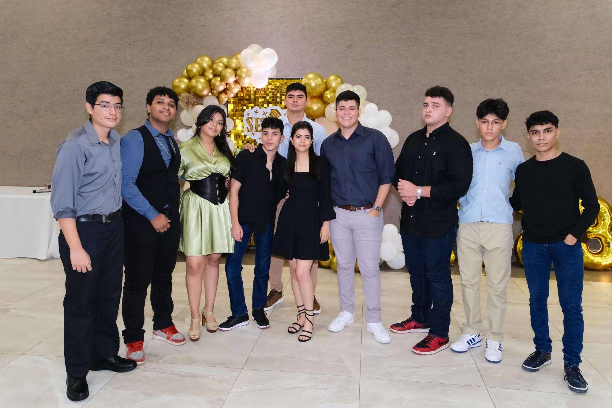 Carlos Urrea, Guillermo Carías, Rocío Amaya, Gabriel Madrid, César Amaya; Ashly Lanza, Carlos Ramírez, Geovany Tábora, Dereck Borjas y Gabriel López