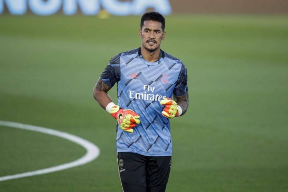 Parece que Alphonse Areola es una baja inminente en el Real Madrid. Al portero francés se le acaba la cesión y deberá regresar al París Saint Germain tras un año cedido en el equpo blanco. Ahora se informa que el Chelsea se ha mostrado interesado en firmar al guardameta galo de cara a la próxima temporada.<br/><br/>De hecho, Marrio Farrah Areola, pareja del portero del Real Madrid, ha publicado en sus redes sociales una imagen del jugador y su familia en Londres, posando con su nueva casa. Esto ha agrandado más el rumor de que pueda llegar a la Premier League.