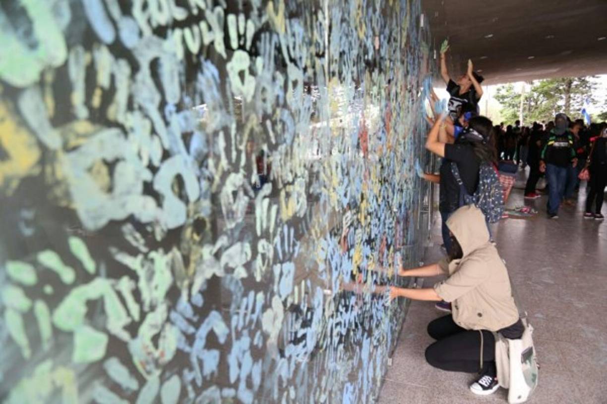 Estudiantes de la Unah rechazaron levantar este miércoles un paro iniciado hace cinco semanas que busca la derogación de normas académicas, declararon los alumnos.