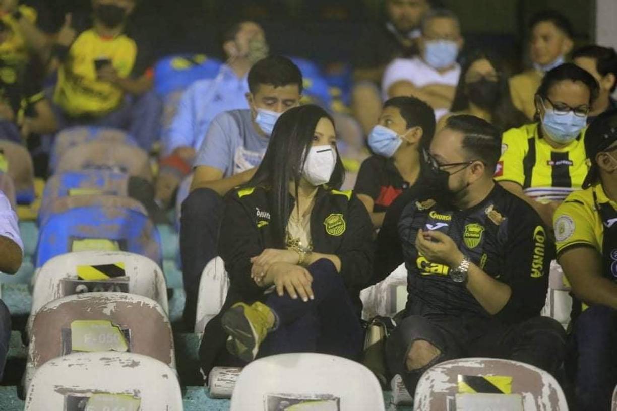 Ahora nos trasladamos al estadio Morazán, en donde Real España goleó 3-0 al Honduras Progreso. Aquí se vivió un bonito ambiente deportivo.