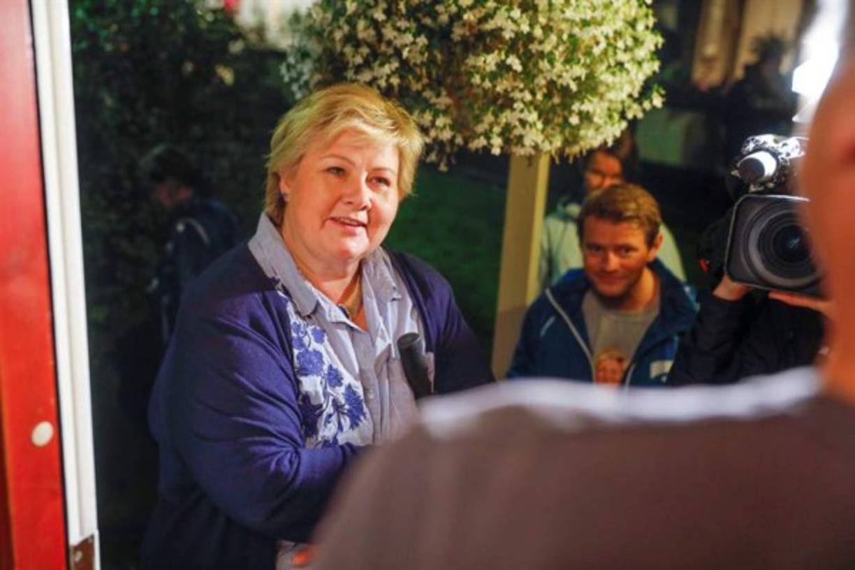 Noruega celebra elecciones legislativas, las cuales, según sondeos, le dan una ventaja al partido conservador de la primer ministro Erna Solberg.