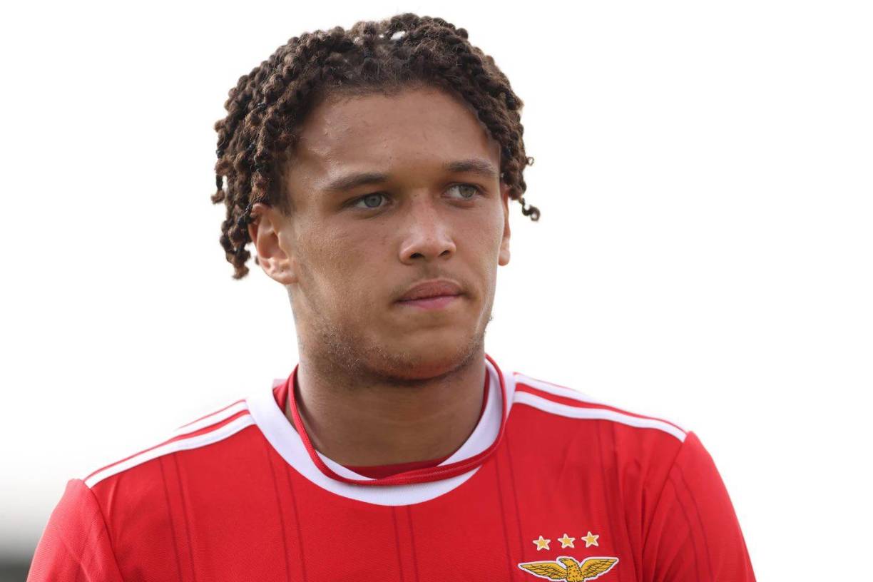  El Chelsea anunció el fichaje de Diego Moreira, proveniente del Benfica. El joven mediocampista, de 18 años, llega a los ‘Blues’ en busca de un puesto titular.