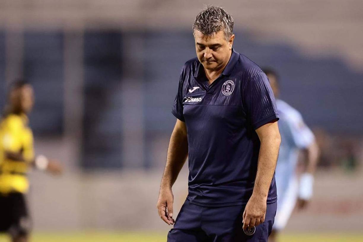 Diego Vázquez sufrió con la derrota de Motagua en el clásico frente al Real España.