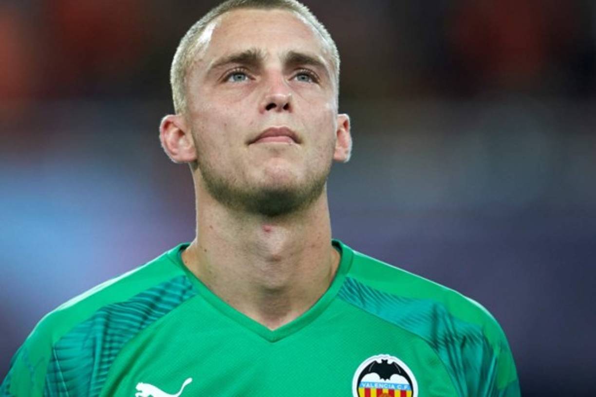 5- Jasper Cillessen: El Valencia fichó al guardameta holandés en junio de 2019. El portero llegó procedente del Barcelona a cambio de 35 millones de euros.
