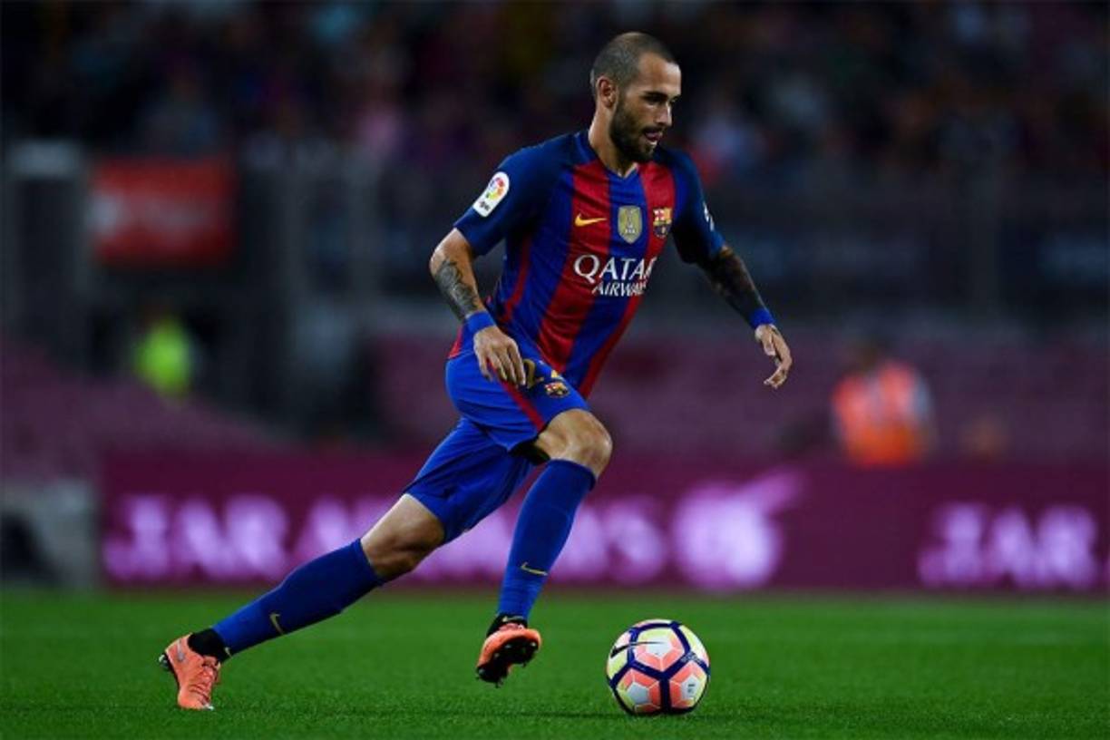 Aleix Vidal ha empezado a sumar minutos en las últimas semanas con el FC Barcelona, pero lo cierto es que este inicio de temporada ha sido más noticia por sus ausencias repetidas. Con enero a la vuelta de la esquina, parece que ambas partes están buscando alternativas por si el futuro termina por separarles. Así pues, mientras el Barça busca un posible sustituto, algunos equipos se interesan por el carrilero catalán. El último en añadirse a la lista es el Swansea City. El conjunto galés quiere sumar otro español tras las incorporaciones de Fernando Llorente y Borja Bastón.