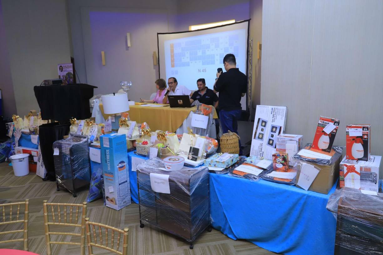 Premios de todo tipo se entregaron a los ganadores, como electrodomésticos, herramientas, utensilios de cocina y de limpieza, muebles, certificados de compra, entre muchos más. 