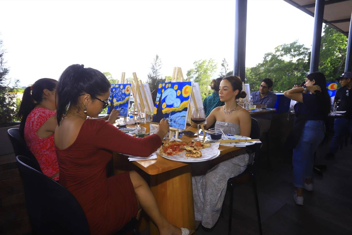 No obstante, fue hasta hace un par de semanas que echó a andar su sueño. Ahora organiza sesiones semanales donde participan entre 20 y 25 personas.