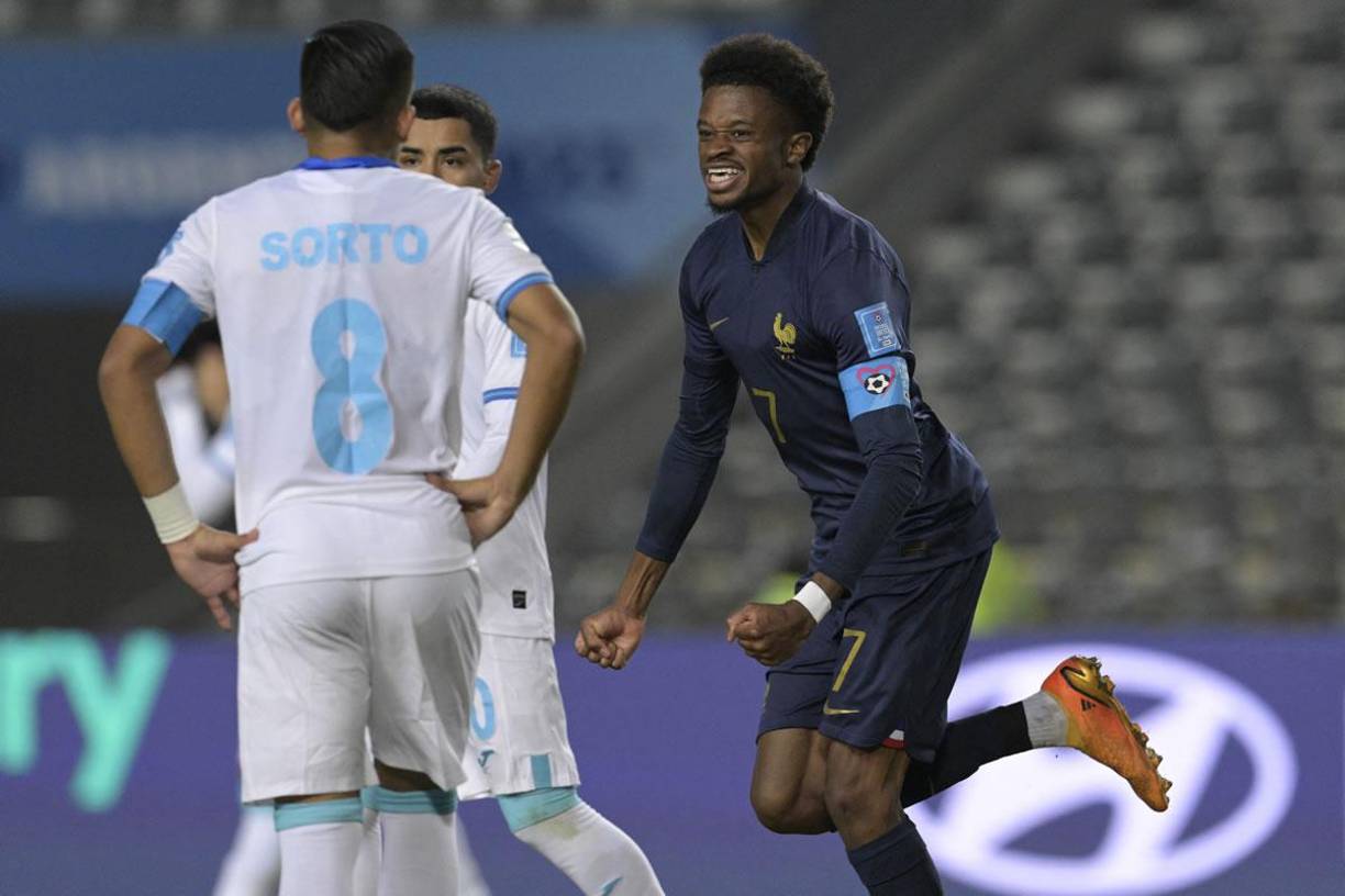 Alan Virginius fue la figura de Francia, marcó un doblete para la remontada ante Honduras.