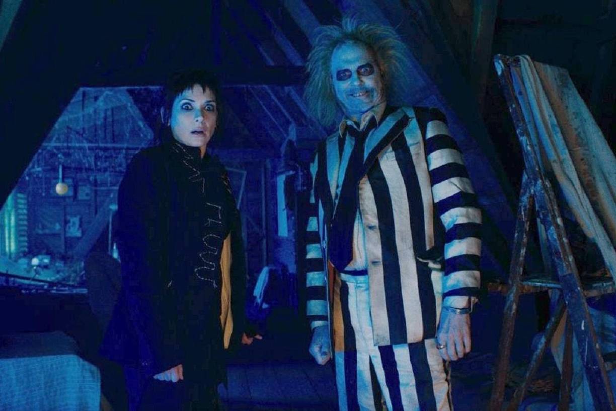 En septiembre, para inaugurar el Festival de Venecia, llegará ‘Beetlejuice Beetlejuice’, secuela de la comedia de terror y fantasía ‘Beetlejuice’, dirigida en 1998 por un Tim Burton que se vuelve a ocupar de esta continuación, y que contará con algunos intérpretes de la original -Michael Keaton, Winona Ryder, Catherine O’Hara- a los que se unen Justin Theroux, Monica Bellucci, Jenna Ortega o Willem Dafoe.