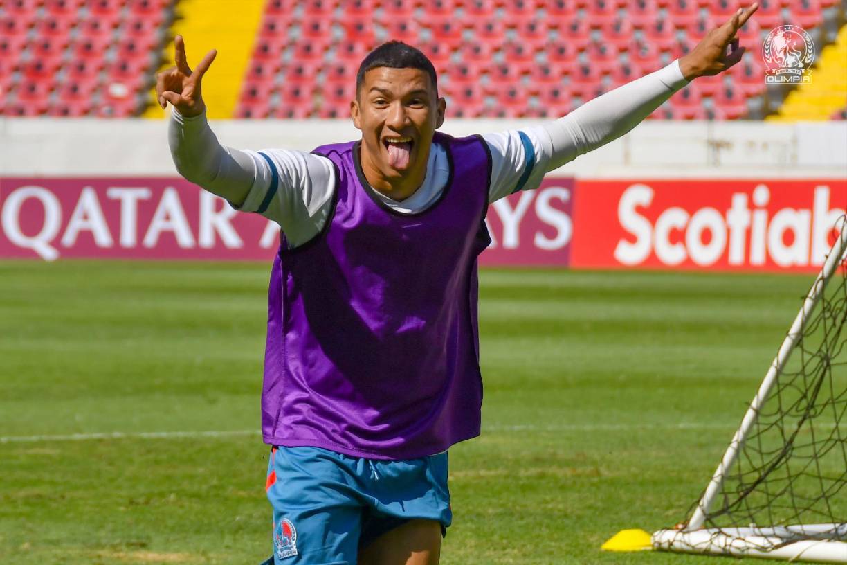 Kevin López fue uno de los más sonrientes en la última práctica del Olimpia antes de la batalla ante Atlas. 