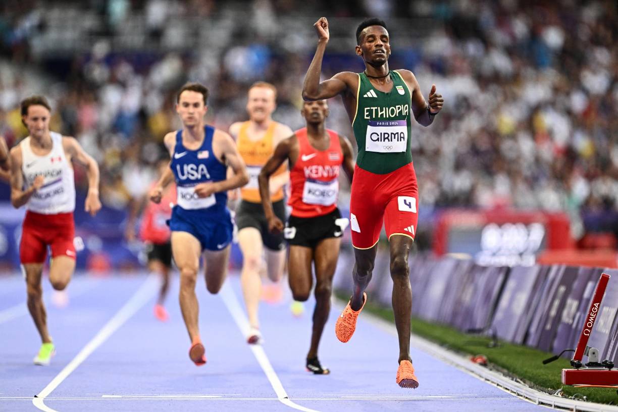 Se trata del atleta etíope Lamecha Girma, quien sufrió este miércoles una terrible caída en la competencia de 3000 metros con obstáculos y se conocen detalles sobre su salud.