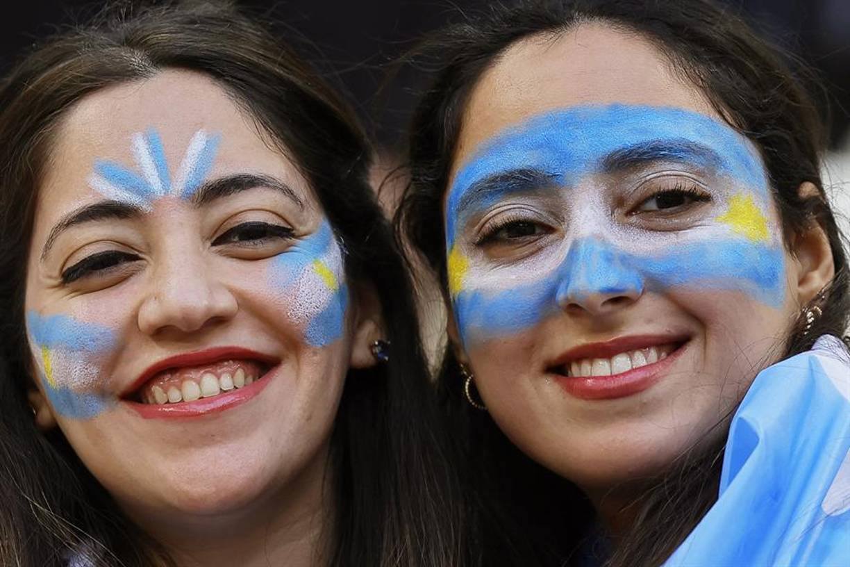 Gesto de Antonela y hondureño presente en el Argentina-Francia