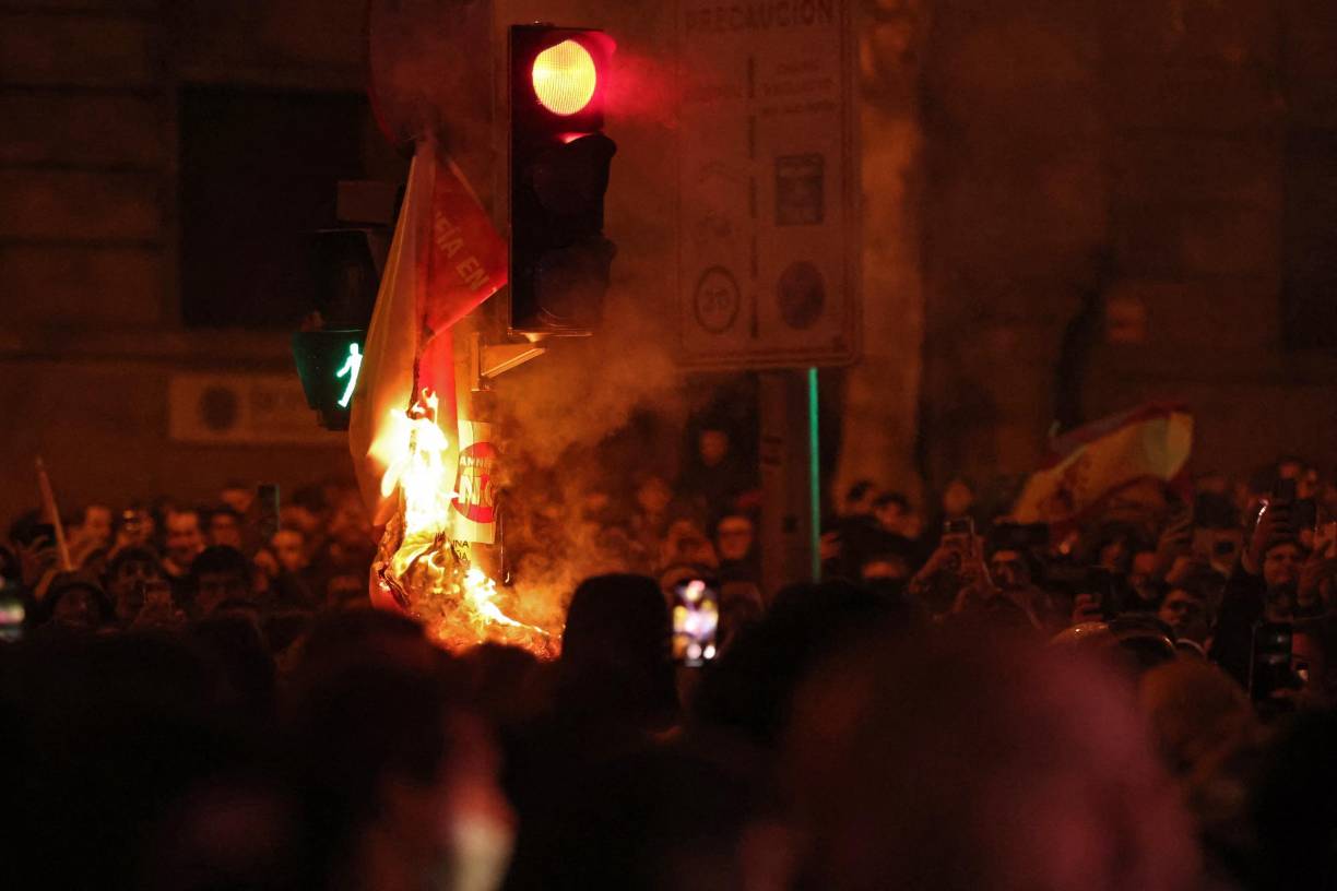 La tensión ha ido en aumento desde que estallaron las masivas protestas el pasado jueves.