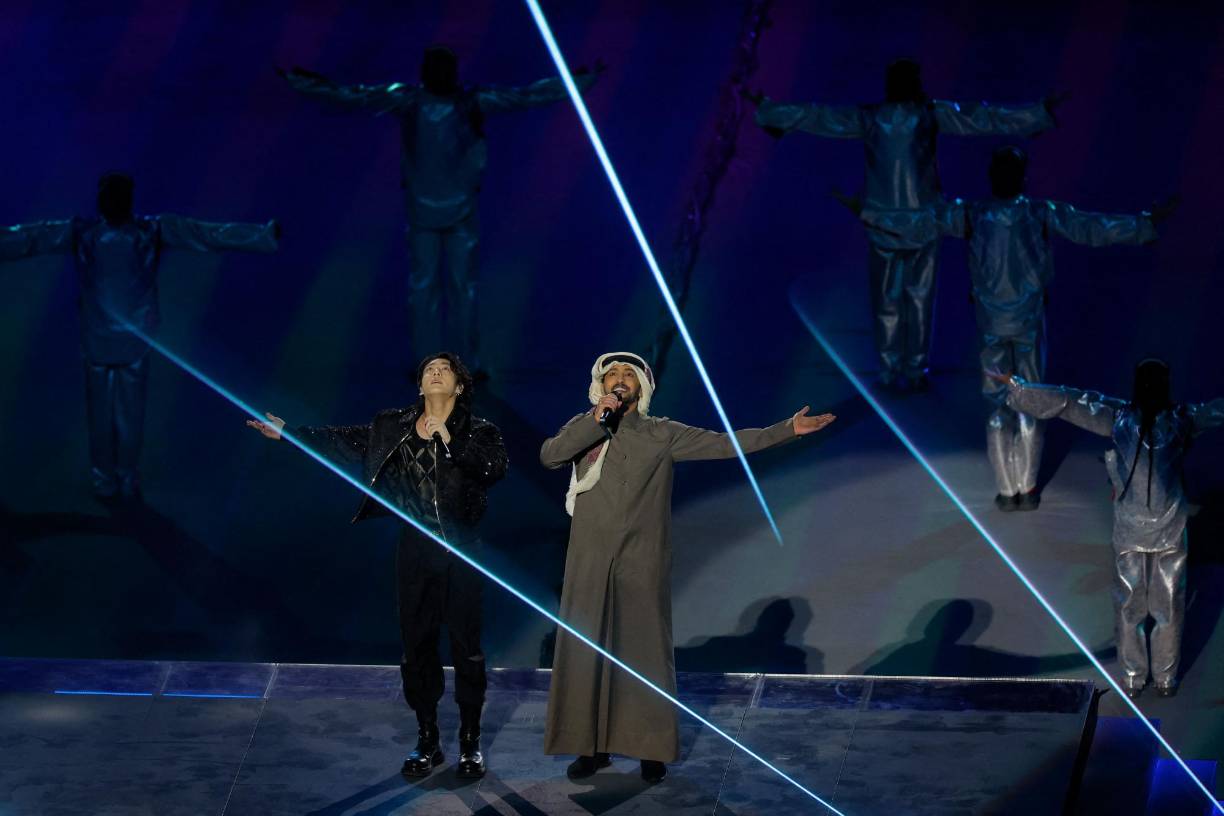 La presentación de ambos artistas se convirtió en tendencia en Twitter. 