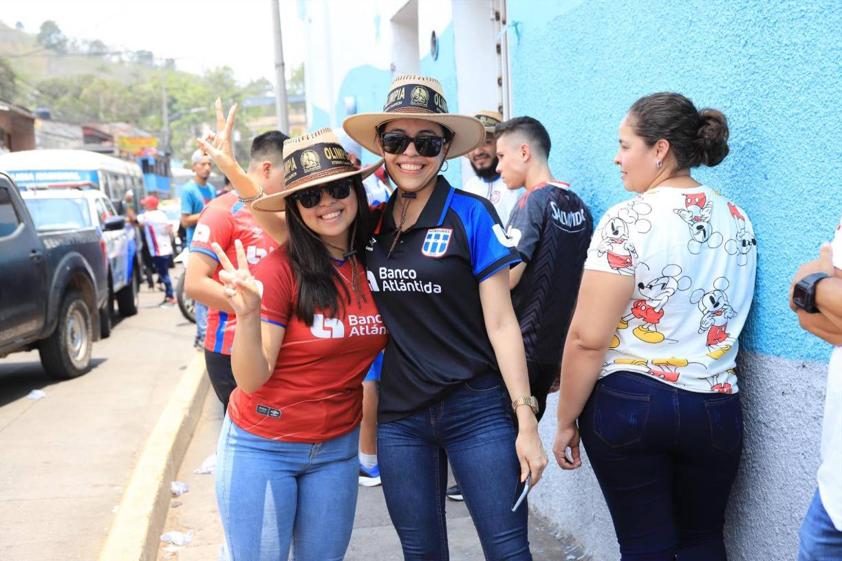 Dos hermosas jóvenes que posaron para el lente de Diario LA PRENSA.
