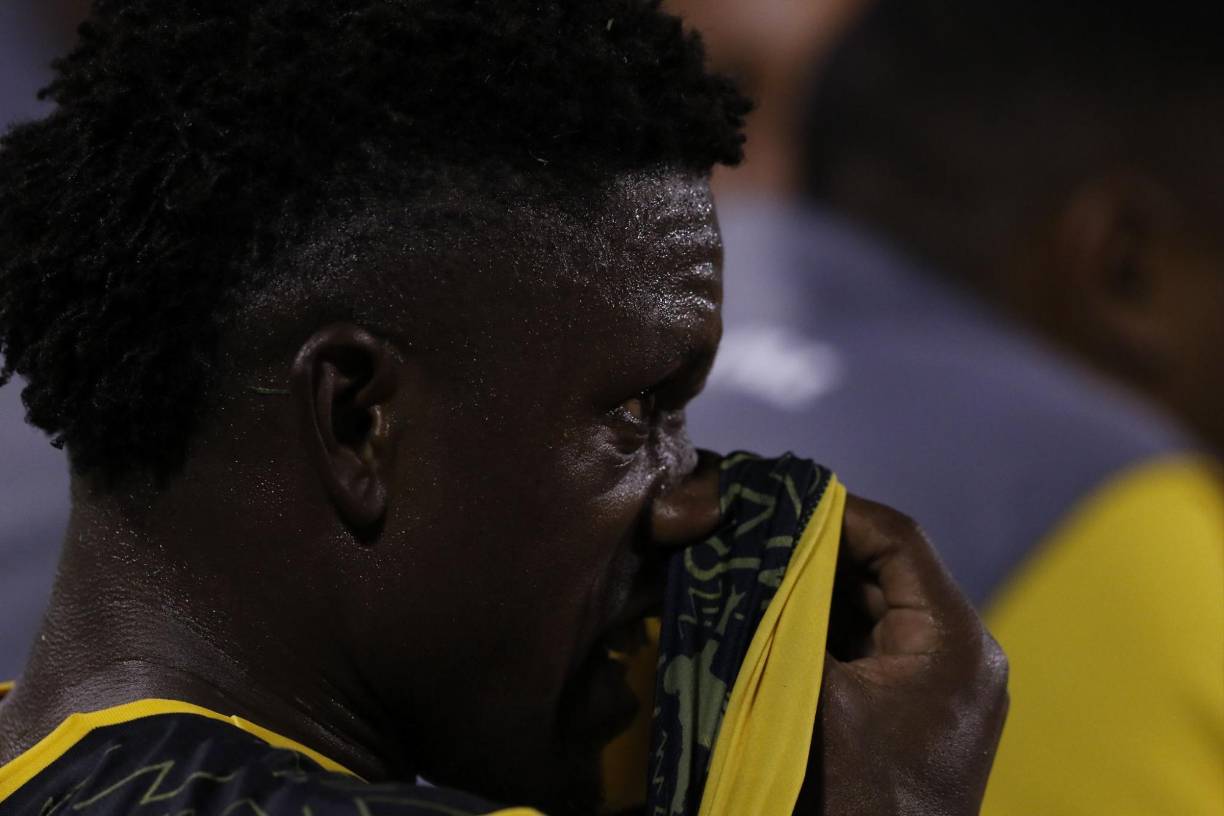 Novia de futbolista cautiva y decepción en Real España tras empate